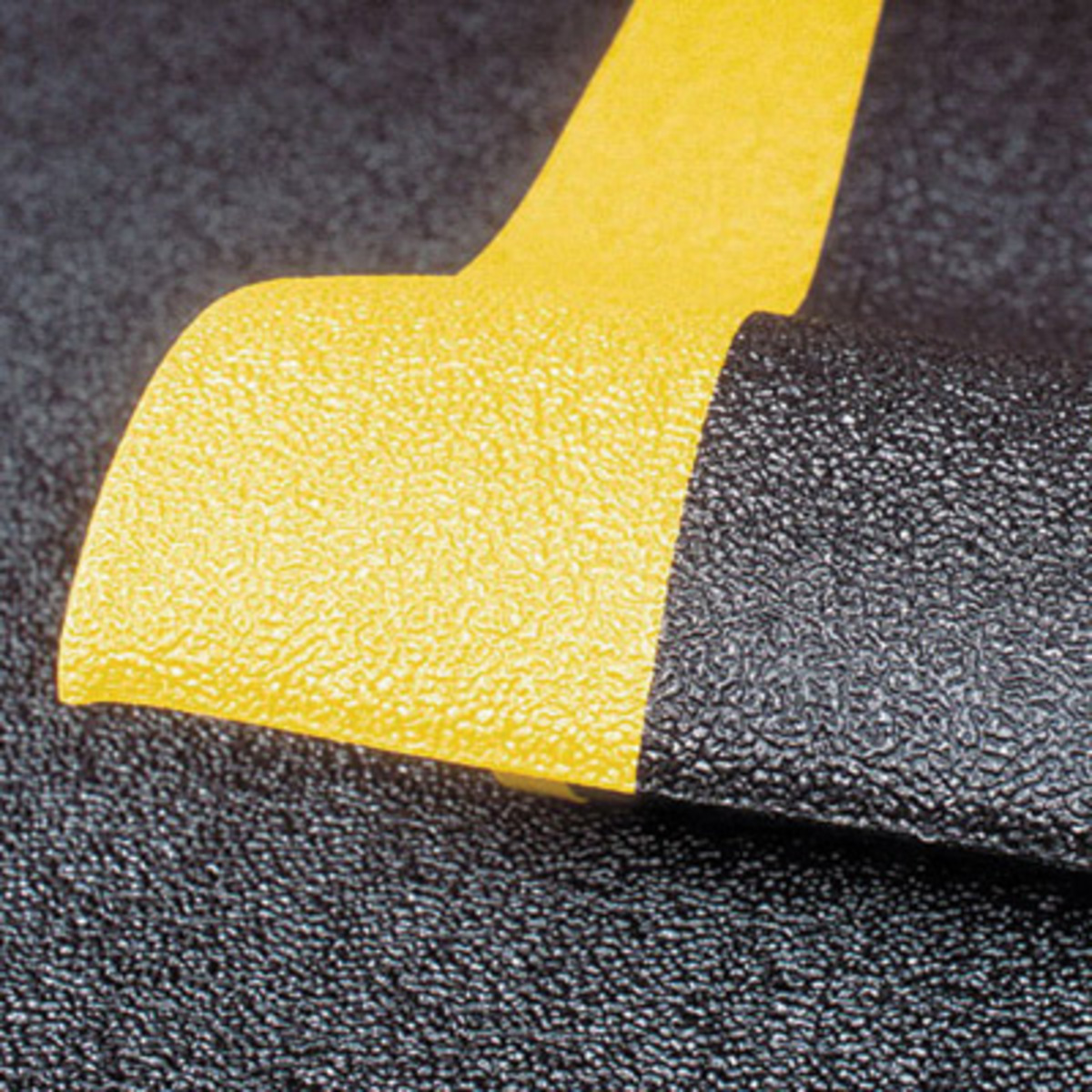 Superior Manufacturing 3' X 12' Black With Yellow Edge Dyna-Shield® PVC Sponge NoTrax® Pebble Step Sof-Tred™ Anti-Fatigue Floor