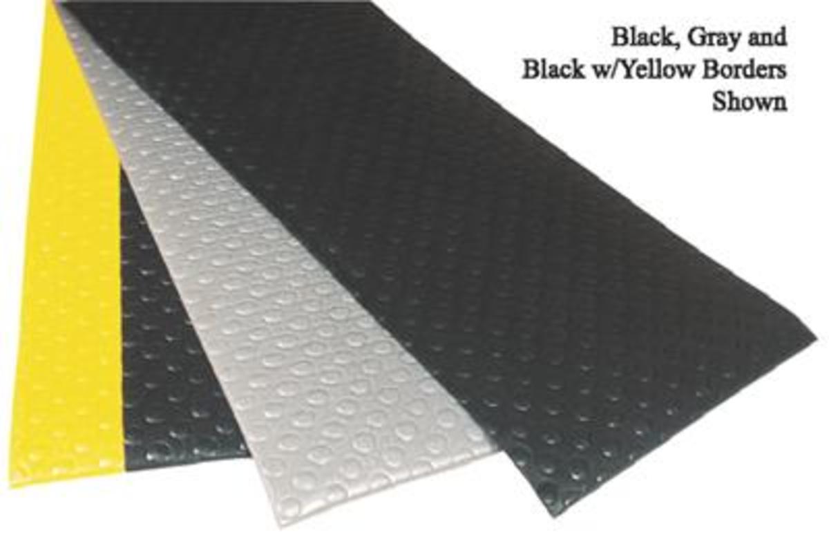 Superior Manufacturing 2' X 3' Black With Yellow Edge Dyna-Shield® PVC Sponge NoTrax® Bubble Sof-Tred™ Anti-Fatigue Floor Mat